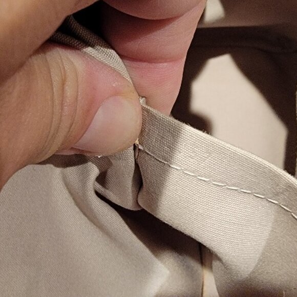 LOUIS VUITTON  Ivoire Epi Leather Montaigne GM Bag - Picture 8 of 16